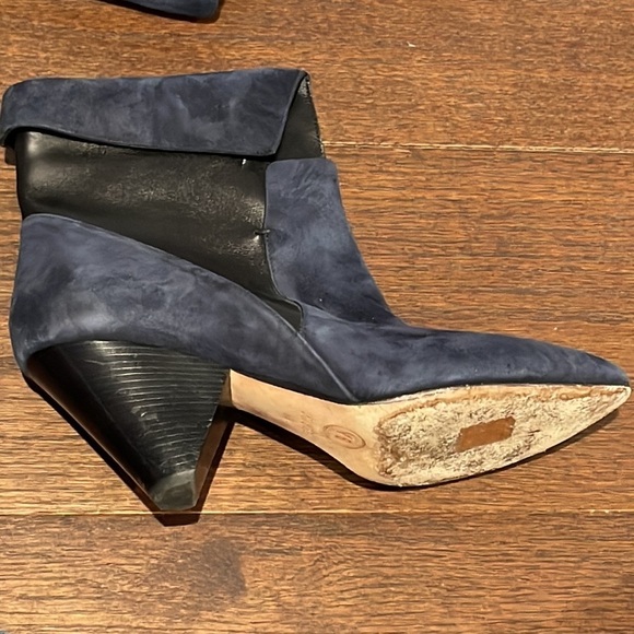 Veronica Beard Women’s Blue Suede and Black Leather Booties Size 39/9 - Picture 5 of 10